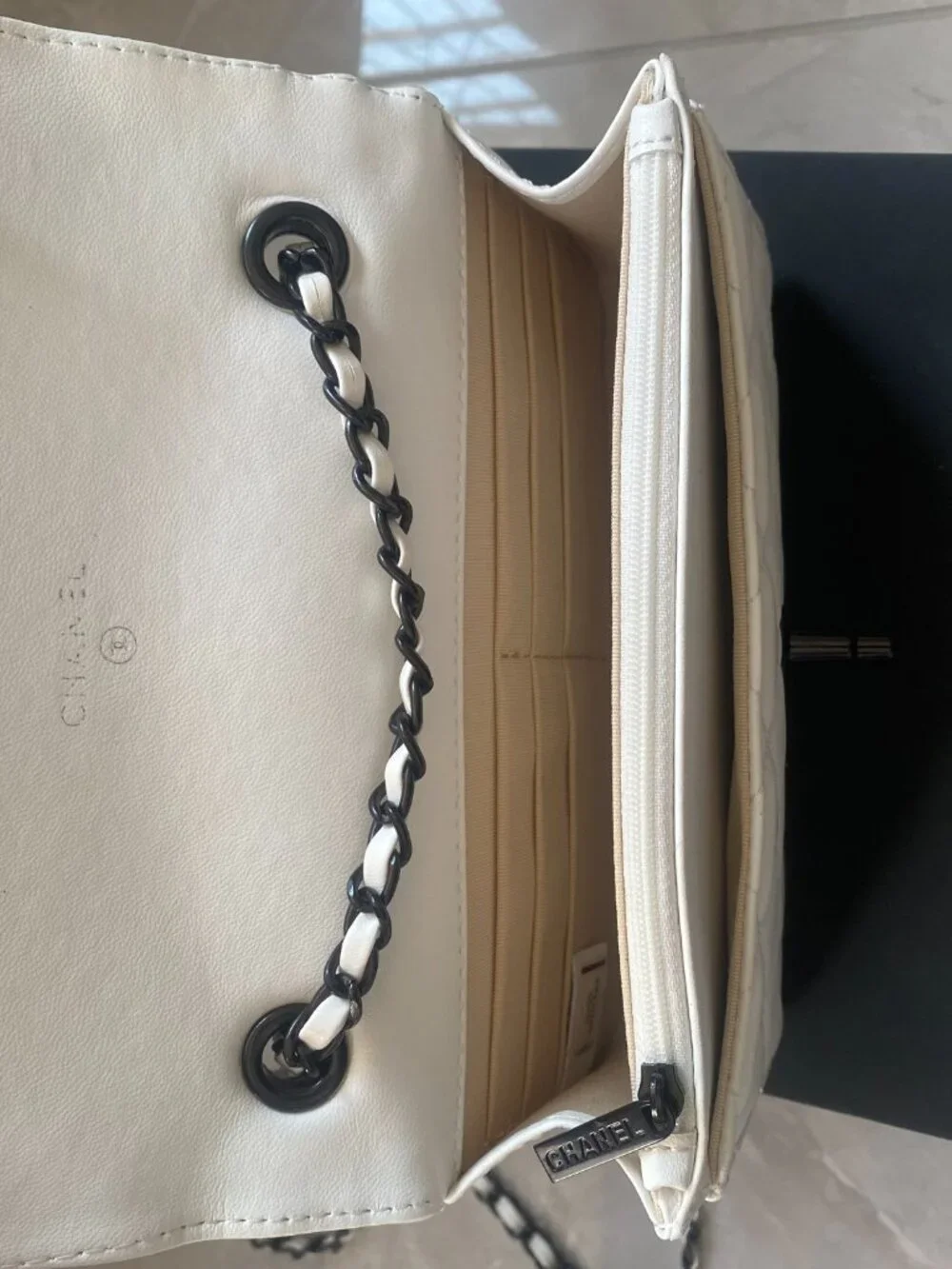 Chanel diamond-pattern crossbody bag or shoulder bag - Picture 5 of 6